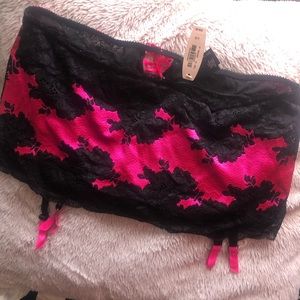 Victoria’s Secret garter skirt large